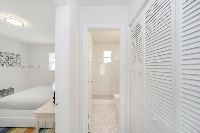 Building Photo - 6210 SW 59th Pl