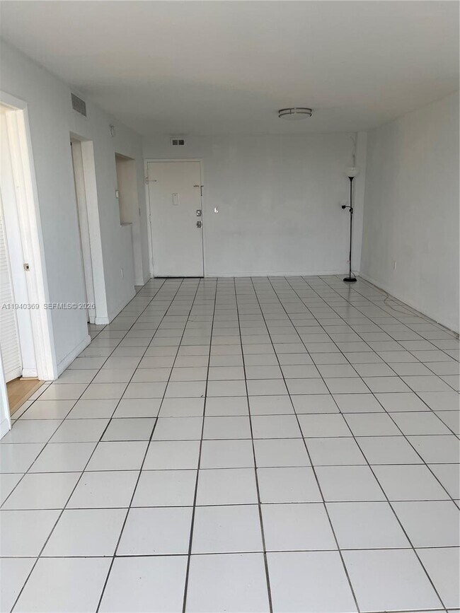 Building Photo - 1251 NE 108th St