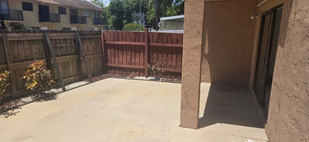 Building Photo - 6325 SW 138th Ct