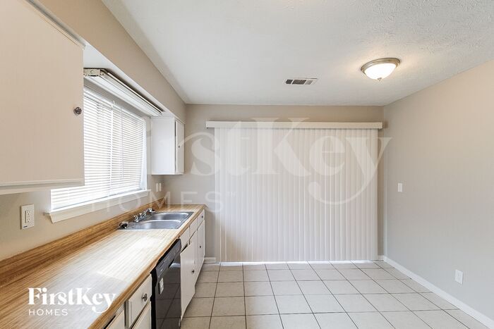 Building Photo - 401 Hemlock Dr