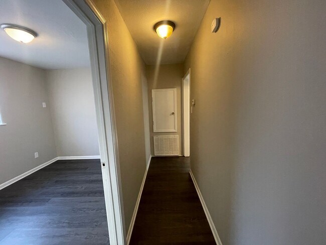 Building Photo - Won’t last long! Make the call today!