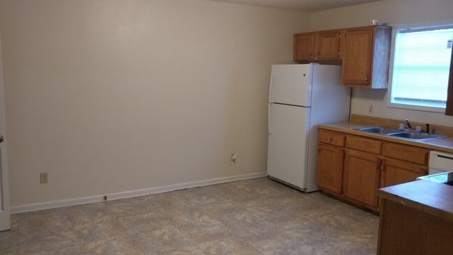 Building Photo - 489 Penny Ln