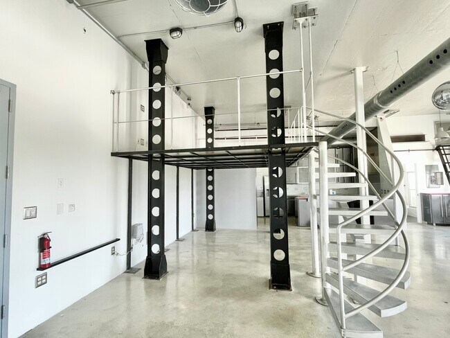 Building Photo - Wynwood Lofts A