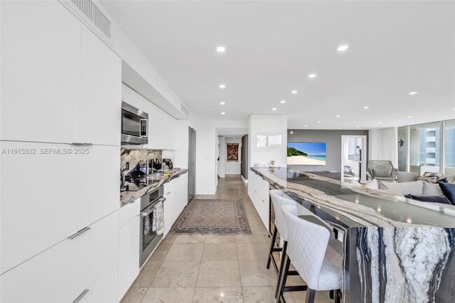 Building Photo - 11 Island Ave