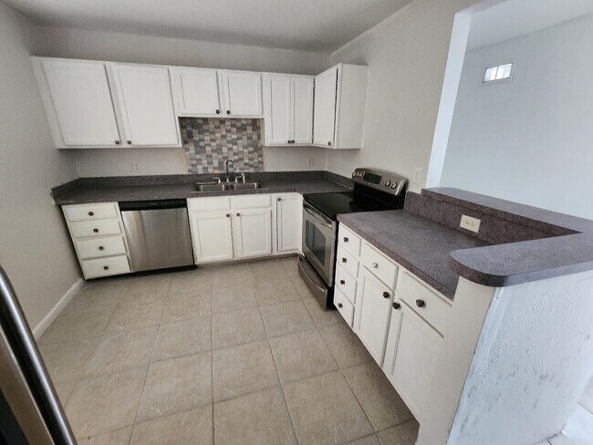 Building Photo - 4719 W Wallace Ave