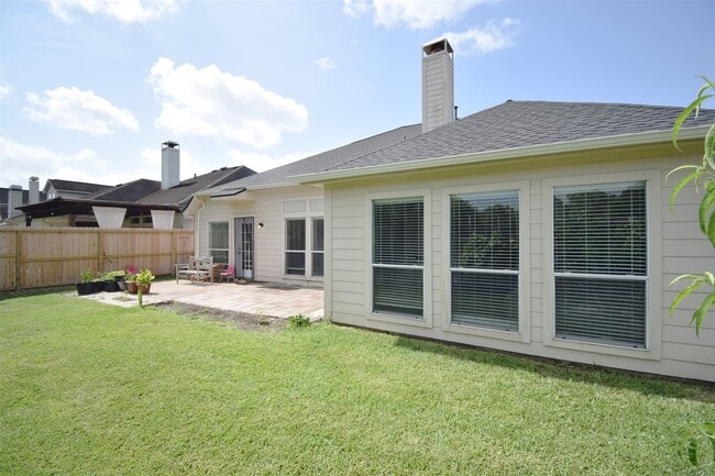 Building Photo - 3219 Summerland Dr