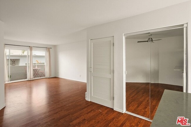 Building Photo - 834 6th St