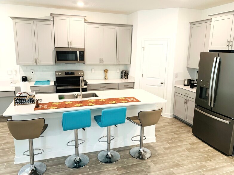 Building Photo - 12018 Language Way