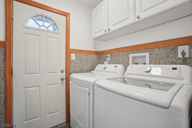 Building Photo - 19 Ashwood Ave