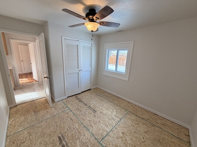 Building Photo - 105 S Kendall St