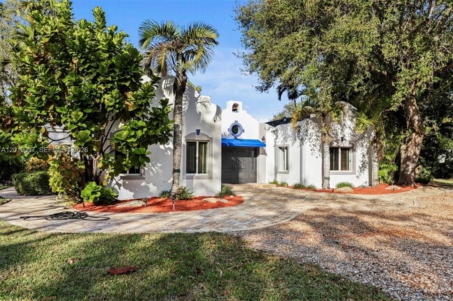 Building Photo - 7975 Sunset Dr