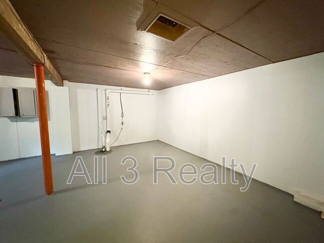 Building Photo - 435 Sherwood Rd