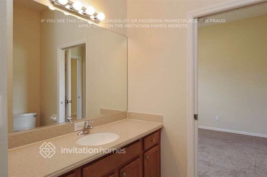 Building Photo - 6034 39th Ct E