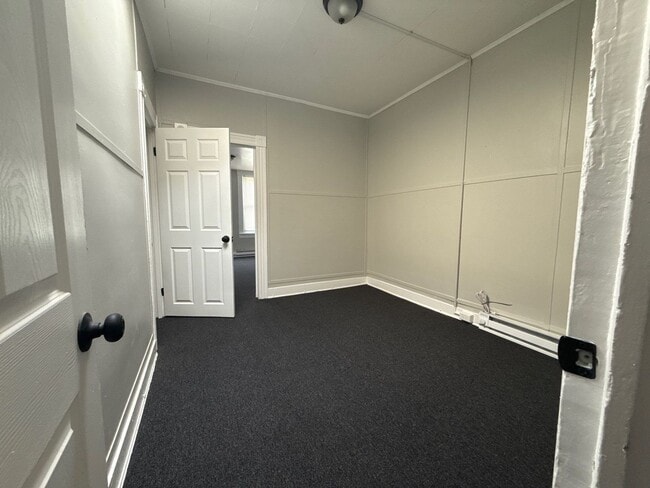 Building Photo - Three Bedroom Home In Baltimore City