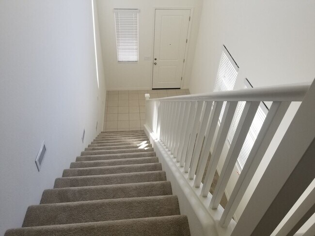 Building Photo - Great Home in Gated Community