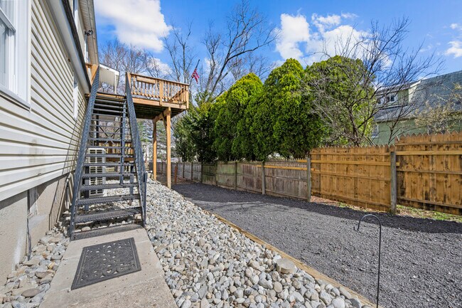 Building Photo - Dolly's