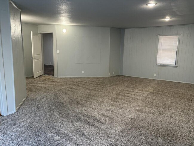 Building Photo - 17822 S Bryant Rd