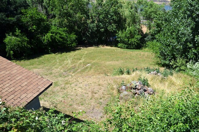 Building Photo - Home With Amazing River Views!