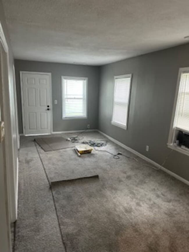 Building Photo - Beautifully Remolded 2 Bedroom 1 Bath in W...