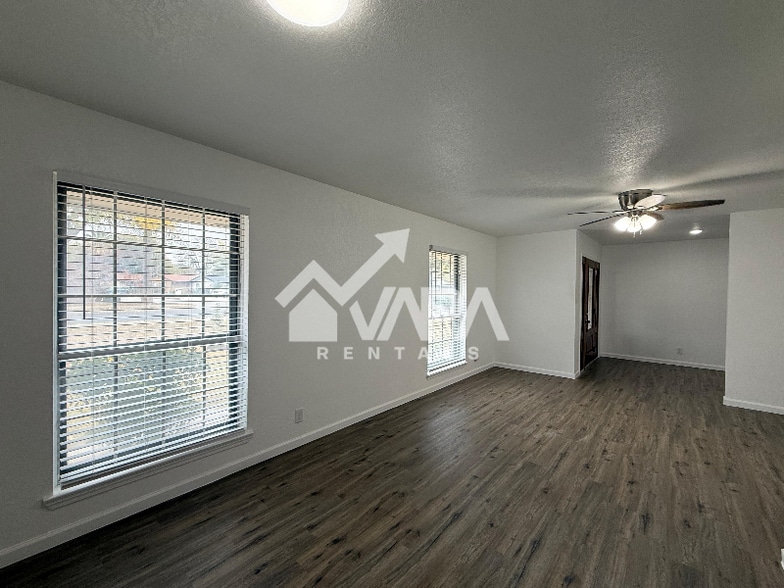 Building Photo - 7403 Castle Crown Dr