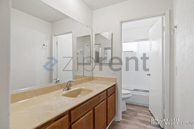 Building Photo - 740 Hollyhock Dr