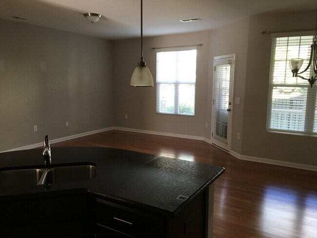 Building Photo - 727 Treviso Ln