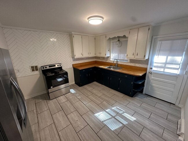 Building Photo - Charming 2BR Duplex in Durham’s Lakewood District