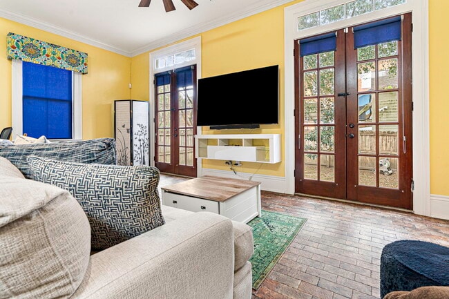 Building Photo - 2324 Ursulines Ave