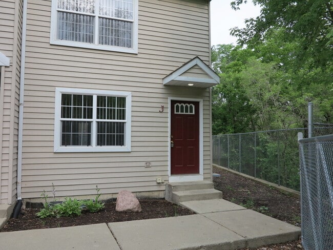 Primary Photo - 667 W Liberty St
