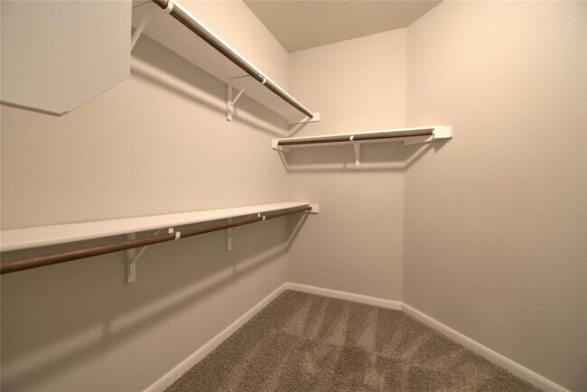 Building Photo - 504 Hummingbird Ln