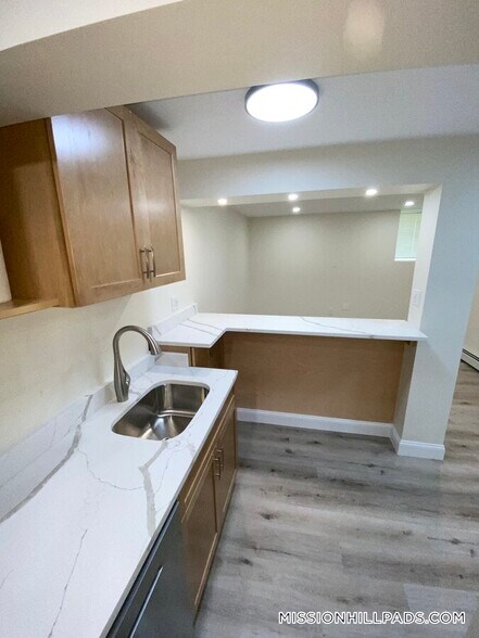 Primary Photo - 26 Hazelwood St