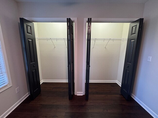 Building Photo - South AVL - Arden Townhome Move-In Ready