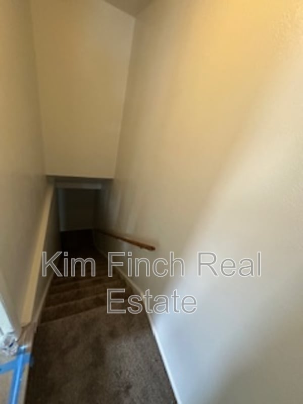 Building Photo - 826 750 W