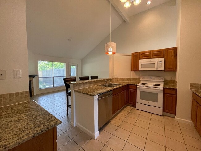 Building Photo - 210 E Denton Dr