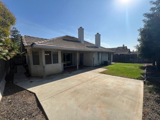 Building Photo - 4-bedroom single story home in Turlock!