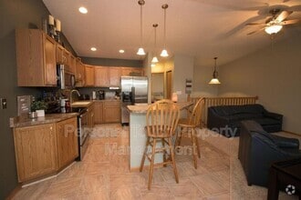 Building Photo - 1060 41st Ave W