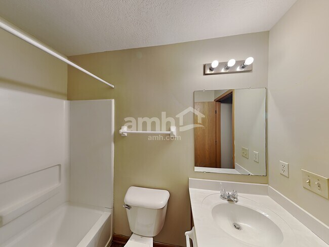 Building Photo - 439 Wellsleyglen Dr