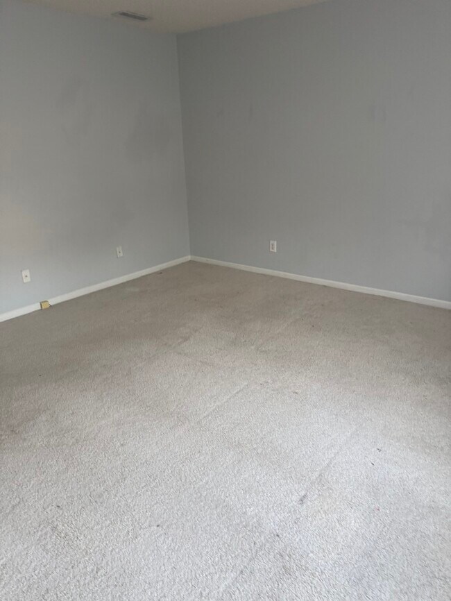 Building Photo - 14302 Holly Berry Cir