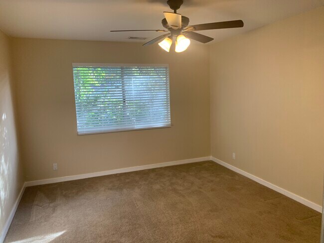 2nd bedroom - 3520 Pansy Dr