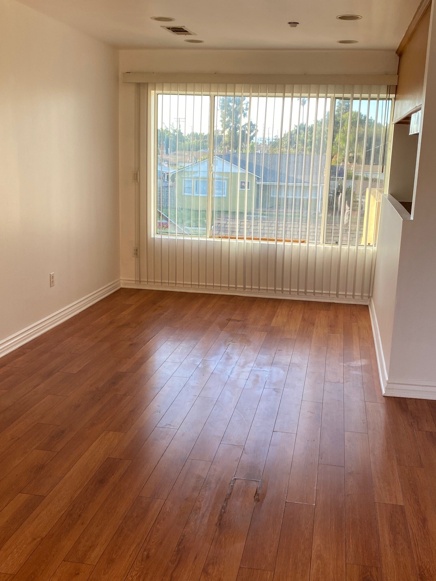 Building Photo - 174 W Linden Ave