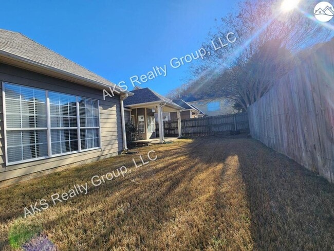 Building Photo - 104 Lantana Cir