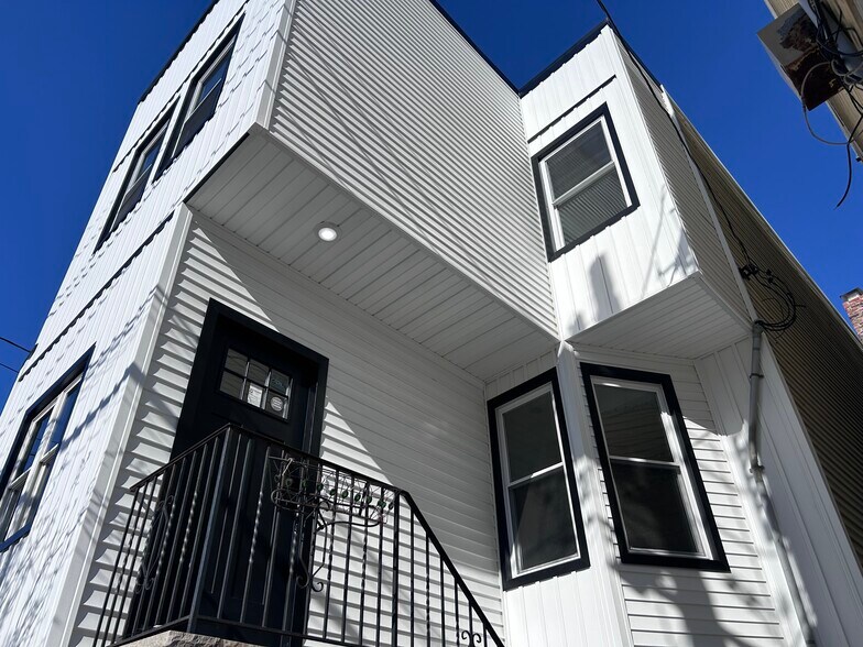 Building Photo - 510 17th St