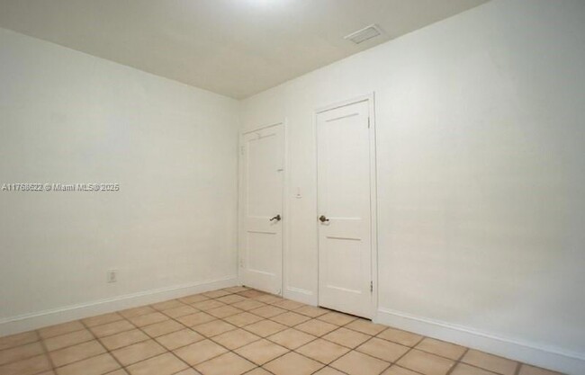 Building Photo - 7591 SW 28th Street Rd