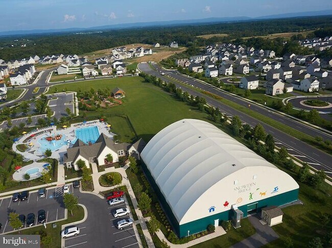 Building Photo - 513 Parkland Dr