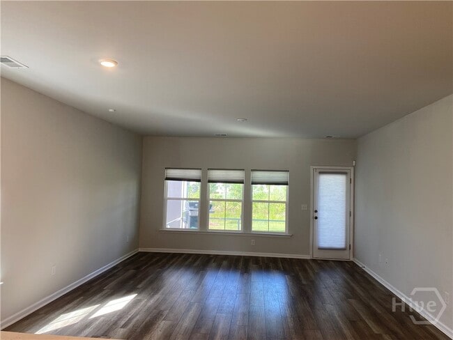 Building Photo - 145 Binscombe Ln