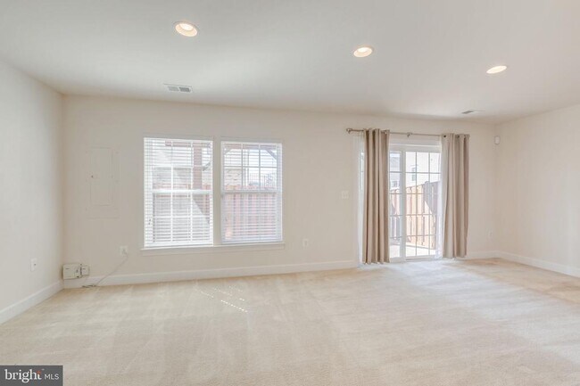 Building Photo - 6266 Summit Point Ct