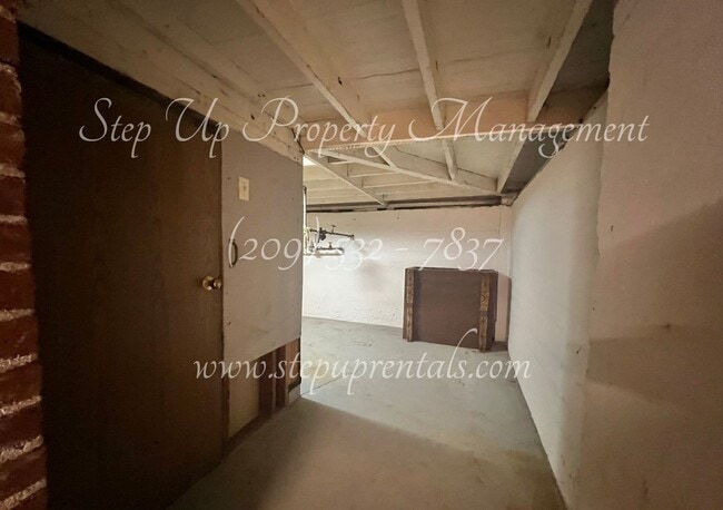 Building Photo - Beautiful 1920's 3 Bed 1 Bath Home Within ...