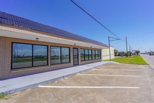 Building Photo - 1710 Texas Ave