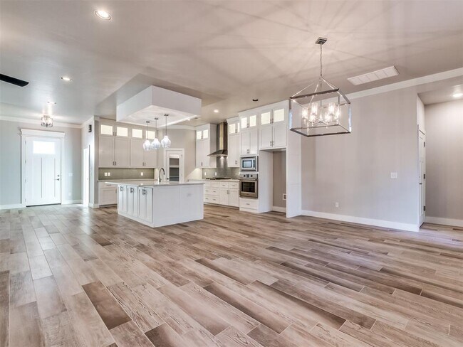 Building Photo - 2425 Rumble Ln