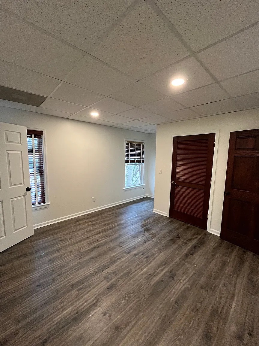 Building Photo - Room in Apartment on Little Mill Rd